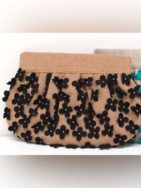 Moyna Womens Woven Black Flower Snap Closure Clutch Bag Beige